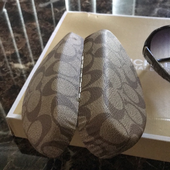 Coach sunglasses with large case - Picture 9 of 10